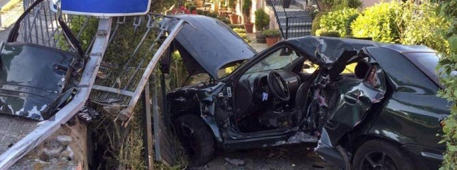 Fallece una joven al estrellarse su coche contra una vivienda en el municipio de Vilamarín