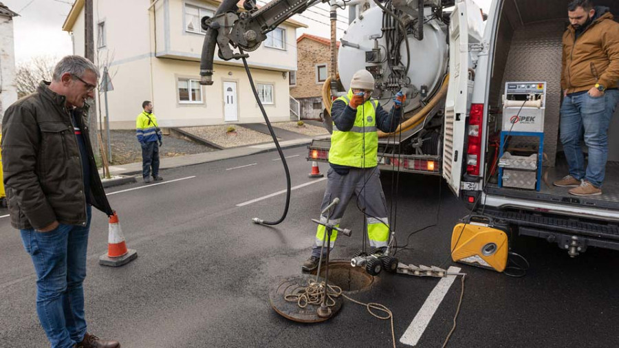 San Sadurniño revisa sus alcantarillas con un vehículo a control remoto