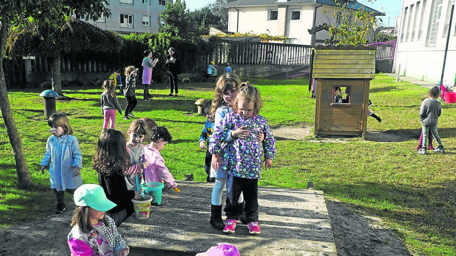 Tres centros exigen que se cubra la plaza de apoyo en educación infantil que “corresponde por ley”