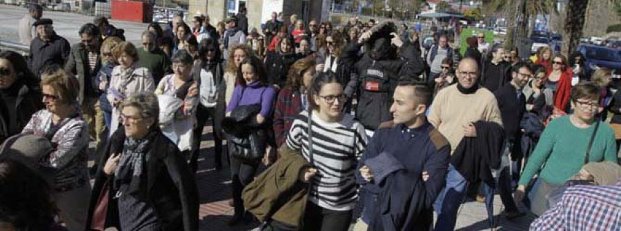 Unas cien personas secundaron la ruta modernista en el Día del Guía Turístico