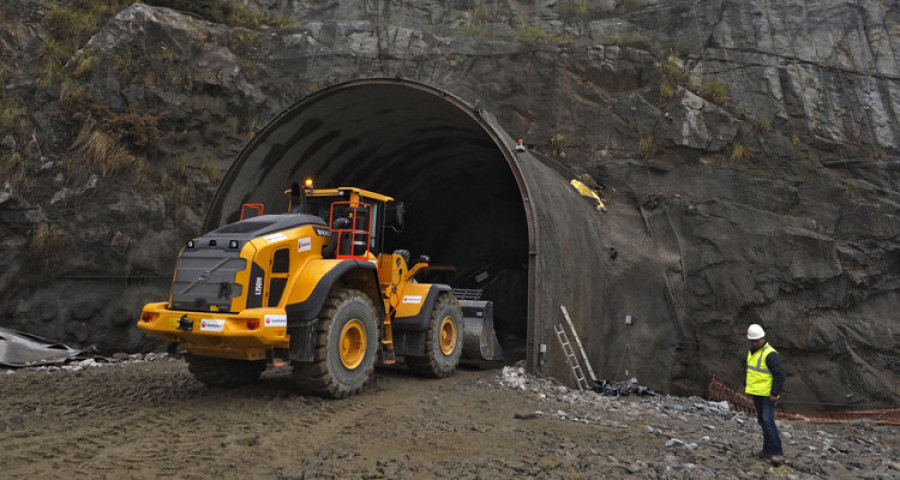 La excavación del túnel de Brión en Caneliñas avanza con paso firme y seguro tras cuatro meses de obras