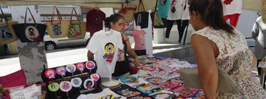 Éxito de participación en la feria de artesanía solidaria de Fene a favor de Cáritas