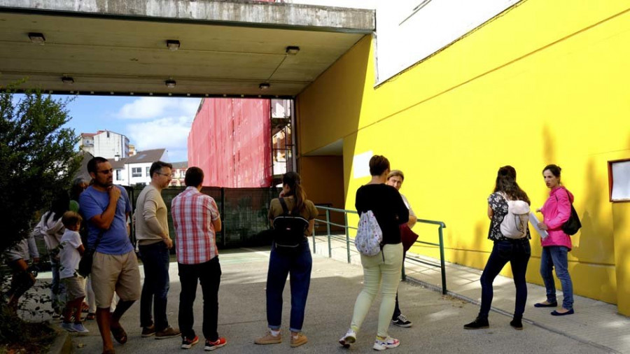 La Policía Local  levanta acta de las deficiencias observadas en el CEIP Cruceiro de Canido