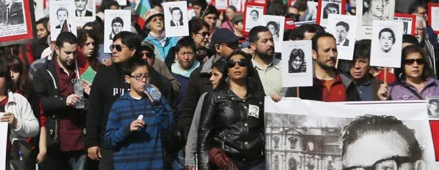 Miles de personas reclaman en Chile el fin de la impunidad por la represión durante la dictadura