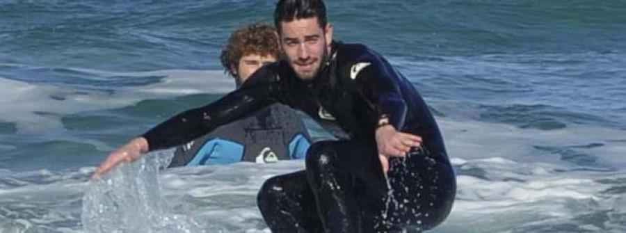 Aprender surf gratis es posible en la playa de Pantín