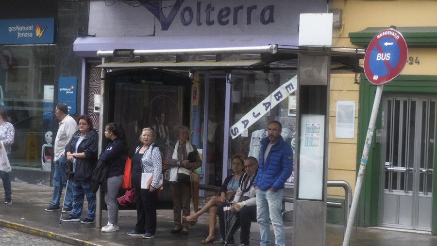 Las quejas por colapsos en la línea del bus 1-B llegarán al Valedor do Pobo