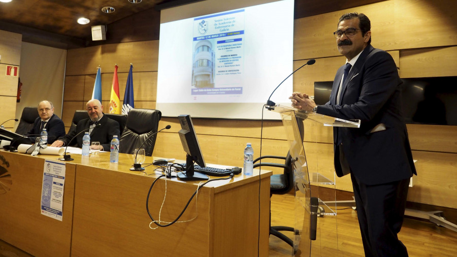 Manuel Romero, investido como nuevo académico numerario de la Academia de Enfermería