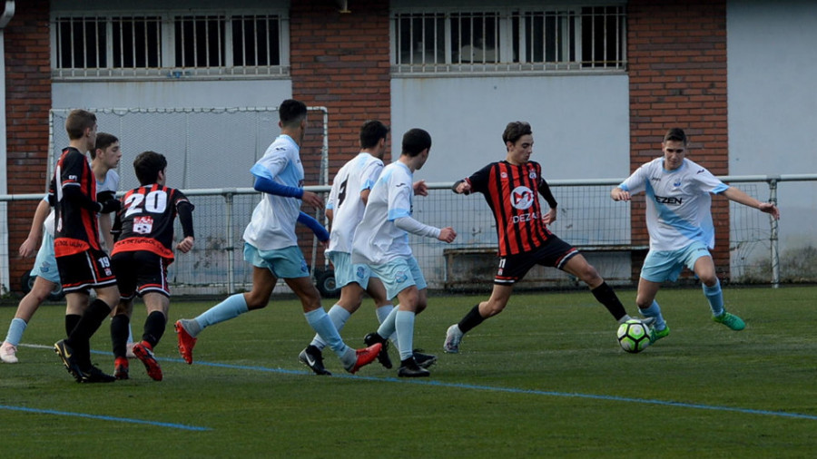 El Galicia de Caranza juvenil sucumbe en su campo ante el Lalín