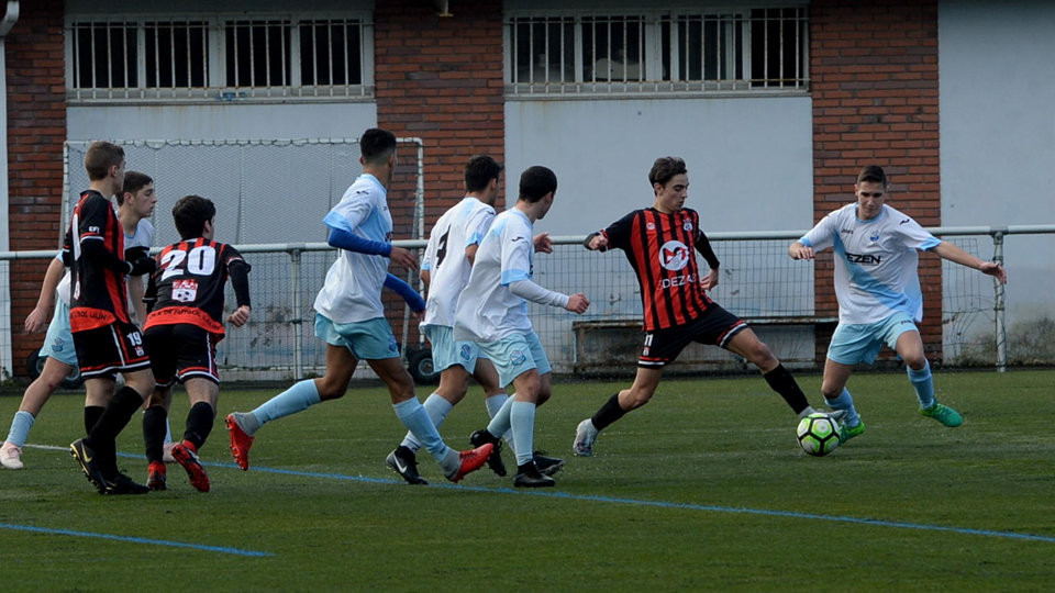 El Galicia de Caranza juvenil sucumbe en su campo ante el Lalín