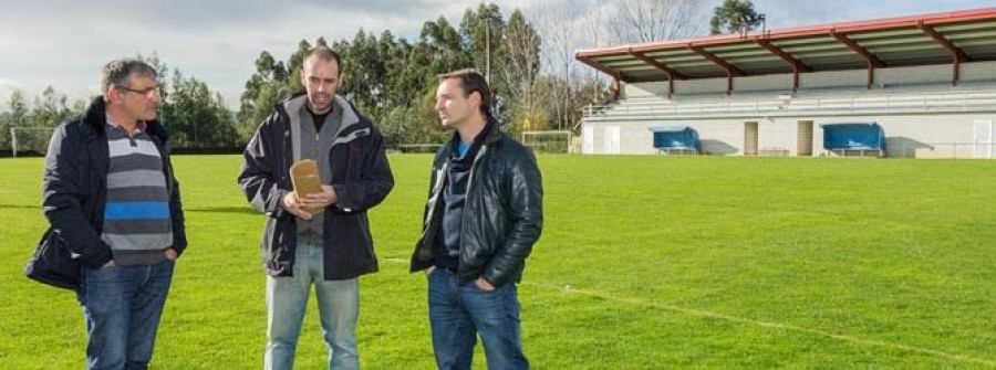 SAN SADURNIÑO-La Diputación financiará la instalación de césped artificial en el campo de fútbol de Corrás