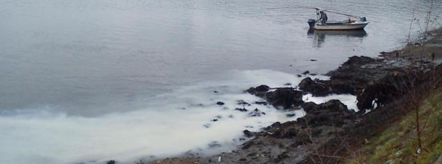 El vertido blanquecino en la ría eumesa resultó ser leche en polvo caducada