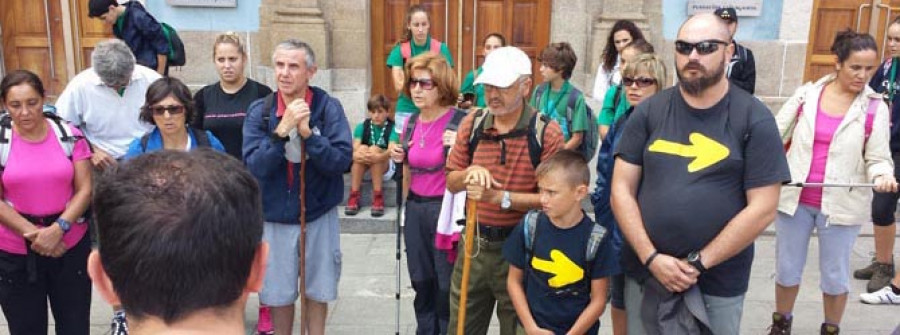 Un grupo de 52 peregrinos  de Granada iniciaron en Ferrol el Camino Inglés