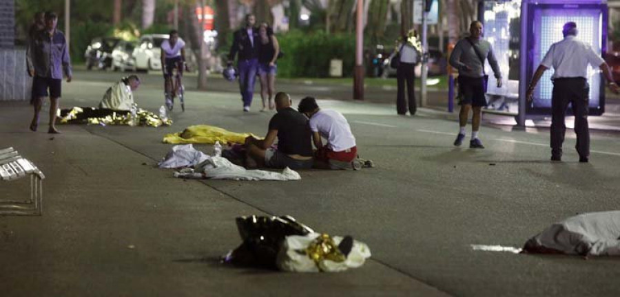 Unas 50 personas siguen al borde de la muerte por el ataque de Niza