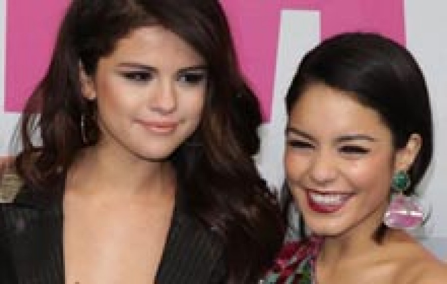 Playboy invita a Vanessa Hudgens y a Selena Gómez a una fiesta en la mansión