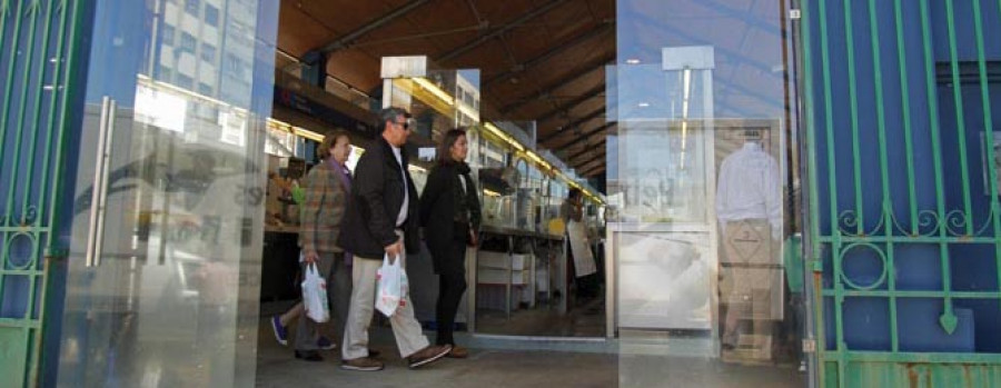 Denuncian robos en la nave de pescadería del Mercado Central por falta de seguridad