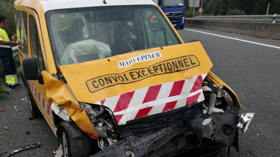 Trasladadas dos personas al CHUF a causa de sendos siniestros en  carreteras de Cedeira y As Pontes