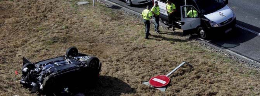 Fallece un vecino de Ferrol de 59 años al caer con su coche sobre la autopista
