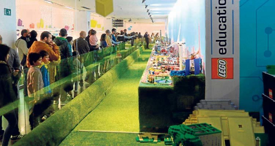 Parque Ferrol exhibe durante estos días muestra de figuras de Lego más grande de Galicia