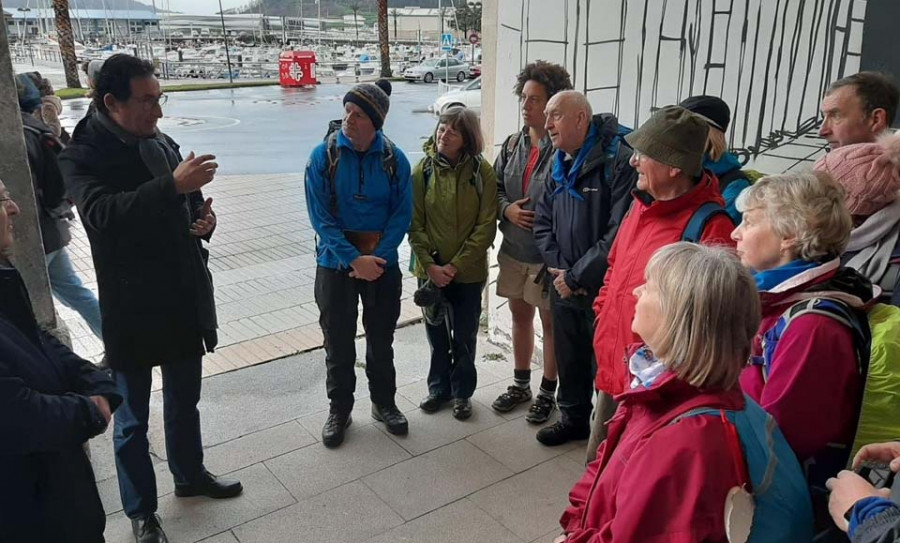 Un grupo de británicos llega a Ferrol tras empezar el Camino Inglés en la abadía de Finchale