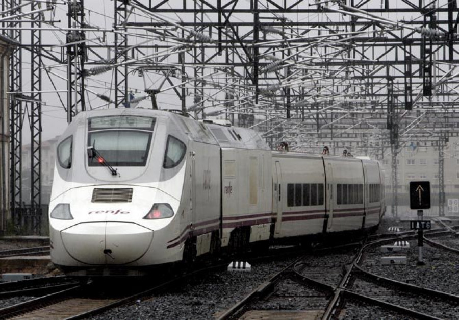 Muere arrollado por un tren cuando cortaba leña en Catoira