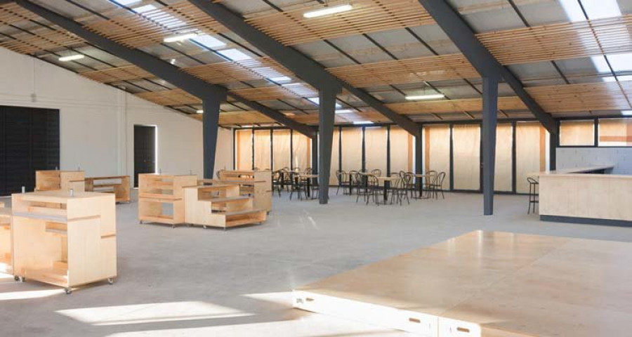 Moeche estrena mercado en la antigua nave de tejidos de la feria de San Ramón