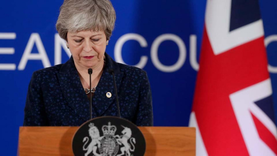 El caos del Brexit incrementa la presión sobre May para que dimita