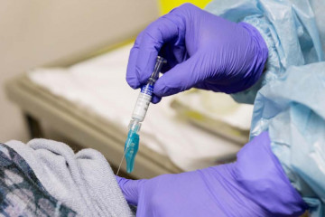 Los médicos afirman que la vacunación de la gripe liberará recursos para el coronavirus