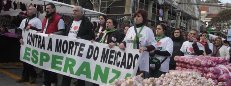 PONTEDEUME-Unas 200 personas participaron en la manifestación convocada por los placeros