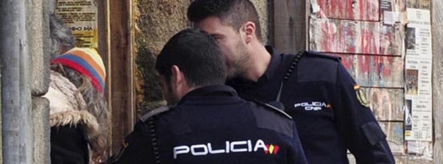 Una pareja sin techo ocupa el bajo de una casa ruinosa y descubre un butrón hacia la tienda colindante