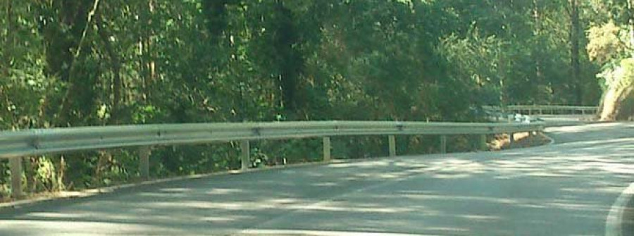 La carretera de Redes a Limodre se dota de guardarraíles para mejorar la seguridad