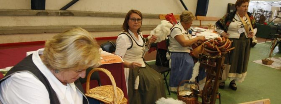 A “Fía da lá” converte a Cabanas nun referente no mundo das fiandeiras