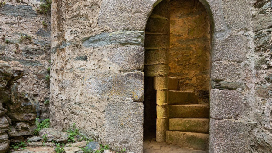 La escalera de caracol del castillo modestino, a punto para el festival