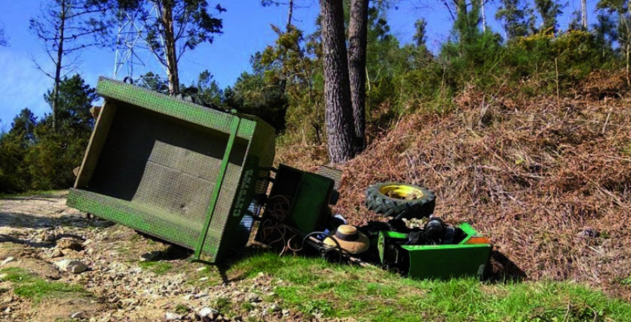 Evacuado en helicóptero tras volcar el tractor que manejaba