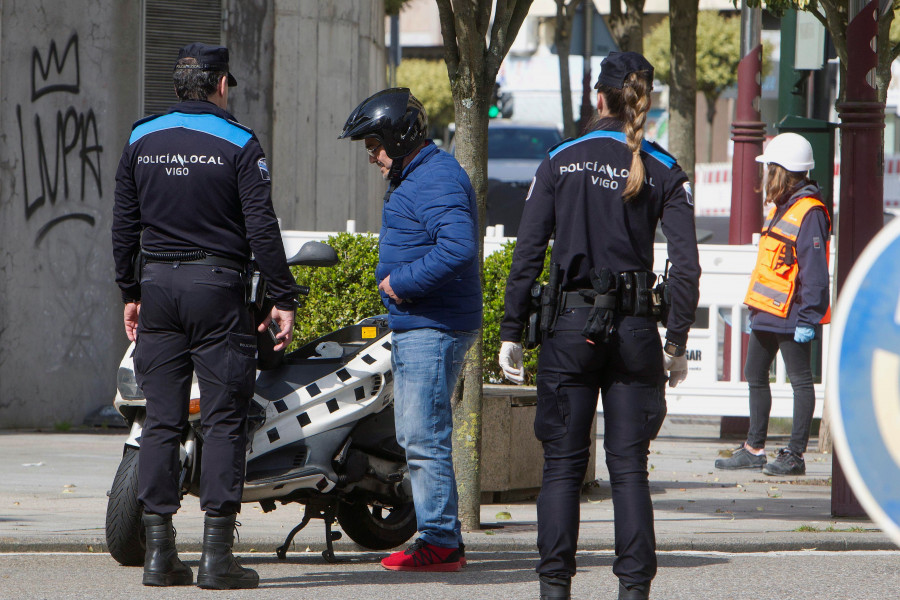 Denuncian a dos hombres en Vigo que se saltaron el confinamiento para ir a comprar droga y consumirla en la calle
