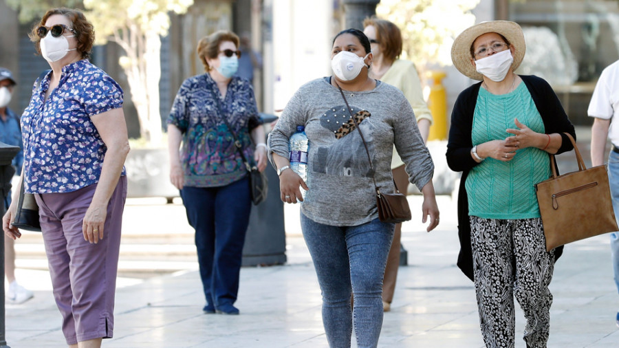 El Gobierno obliga a mayores de seis años usar a partir hoy mascarillas en espacios públicos
