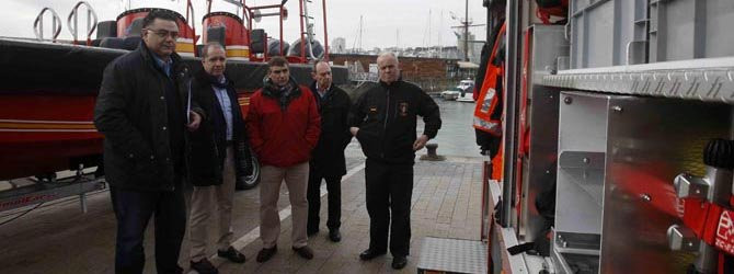 Los bomberos multiplicarán por cinco las horas de prevención en el mar