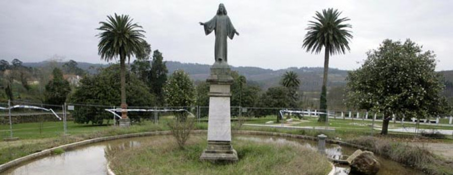 SAN SADURNIÑO - El traslado de la estatua del Sagrado Corazón del Pazo desata la polémica