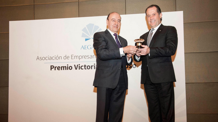 Escotet recibe un premio de los empresarios gallegos en Madrid