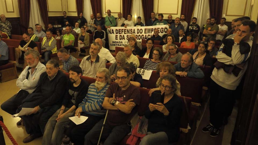 Total apoyo del pleno de Ferrol para las auxiliares de Navantia y Endesa