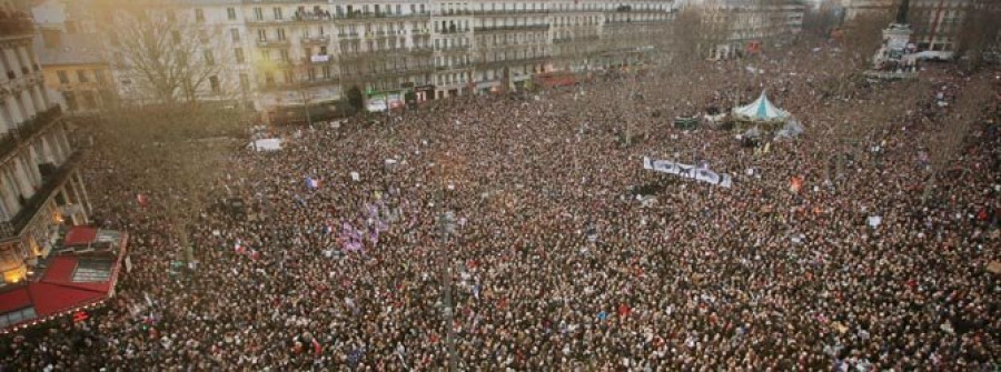 Una manifestación histórica expresa el dolor de París tras los ataques yihadistas