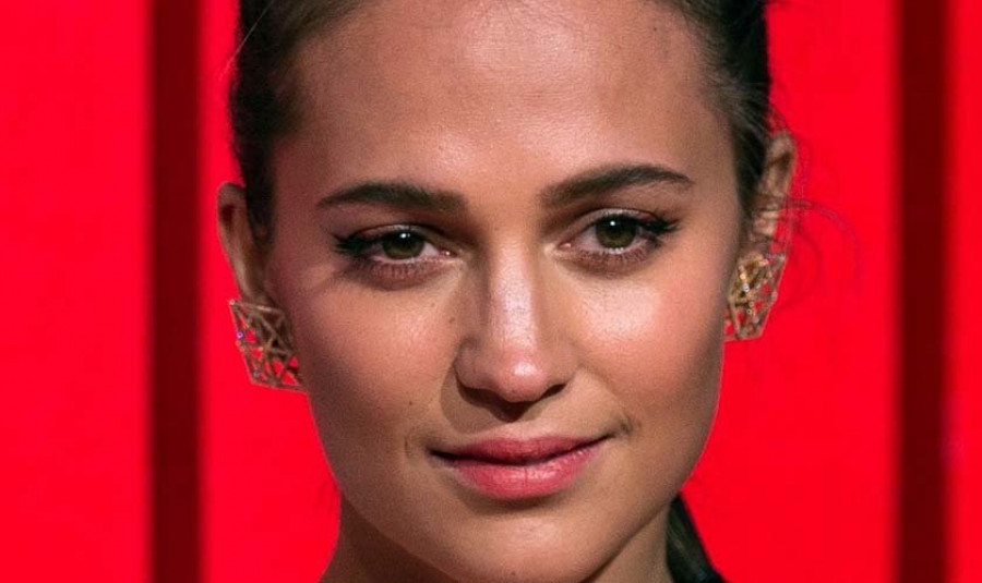 Alicia Vikander celebra contribuir a la falta de heroínas con su Lara Croft