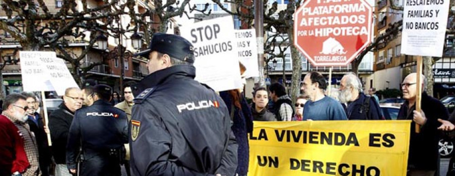 Las familias destinan casi el 30%  de su renta a comprar una vivienda