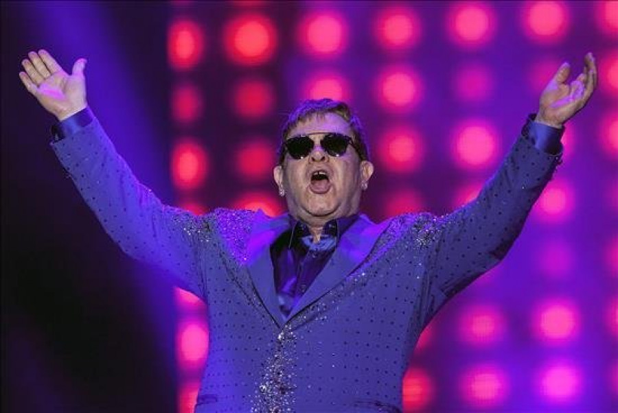 Putin habla finalmente con Elton John, con el que está dispuesto a reunirse