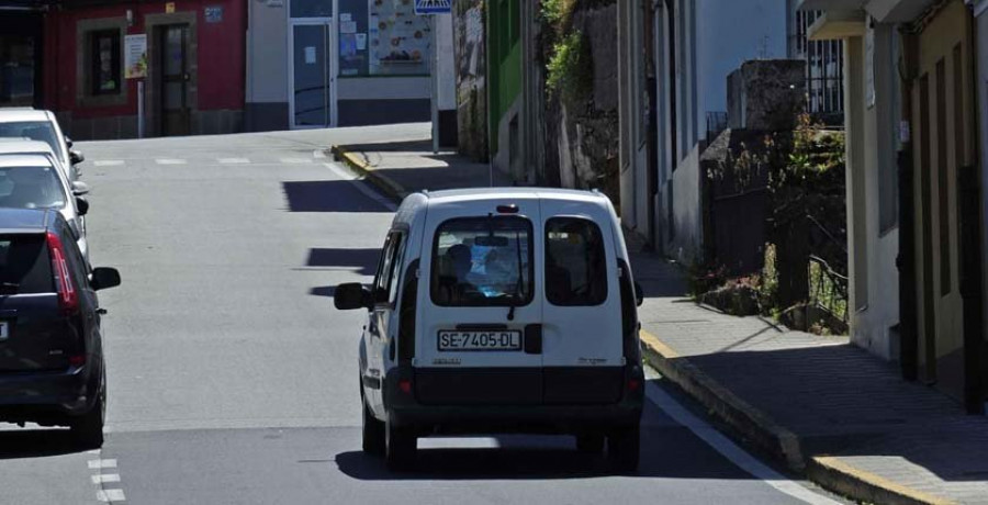 La Xunta transfiere al Concello la vía de acceso al puerto de Mugardos