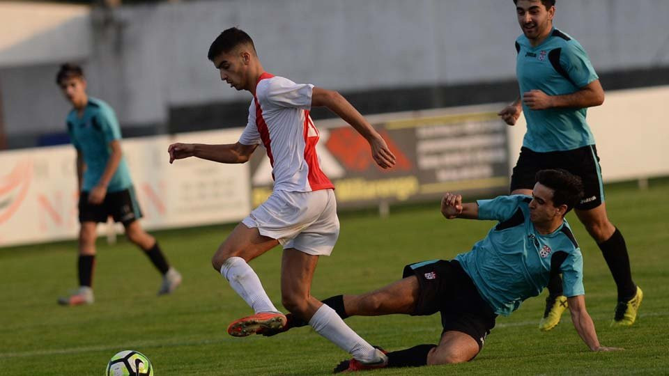 O Val juvenil vence al Victoria B y escala hasta la tercera posición