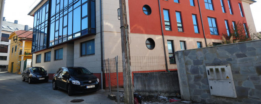 ARES - El juzgado subasta por 2,4 millones el edificio Residencial El Puerto