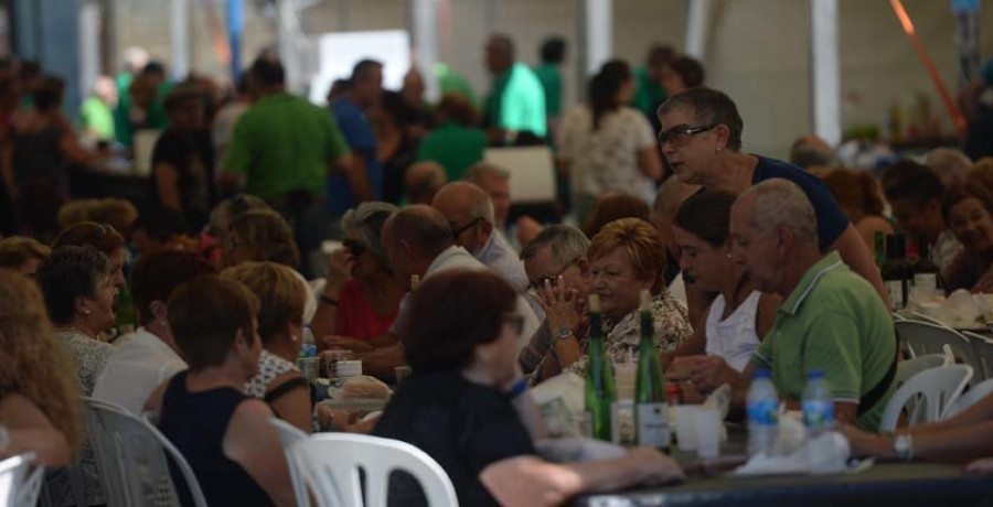 Miles de personas disfrutaron en Barallobre de la Festa Mariñeira