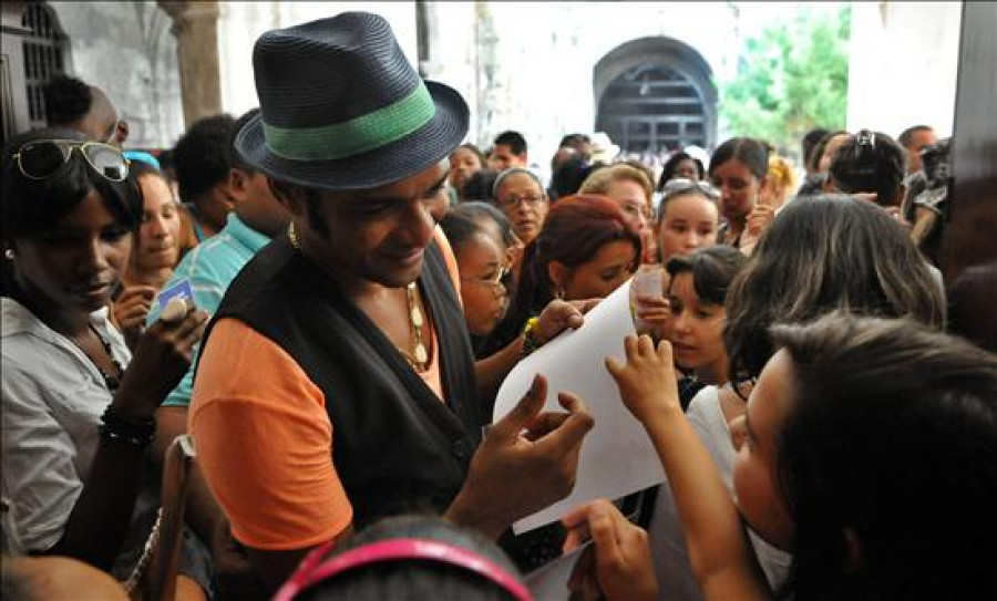 Descemer Bueno, un músico cubano con proyectos dentro y fuera de la isla