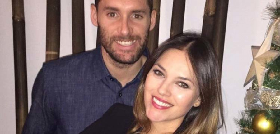 Helen Lindes presenta a su hijo Alan en las redes sociales