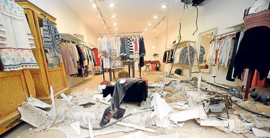 El techo de una tienda se desploma en plena jornada comercial